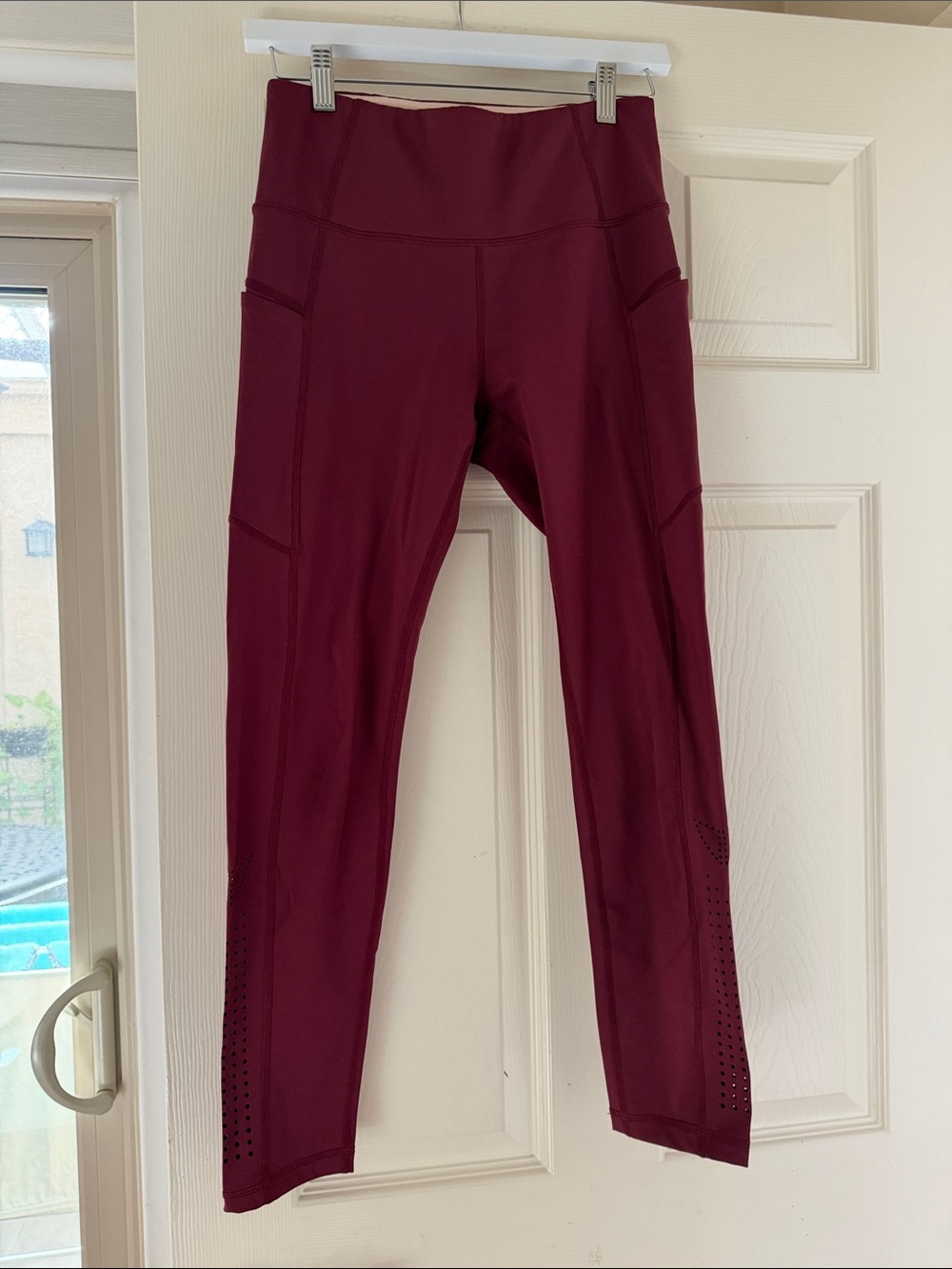 High-Rise Wine Leggings with Side Pockets